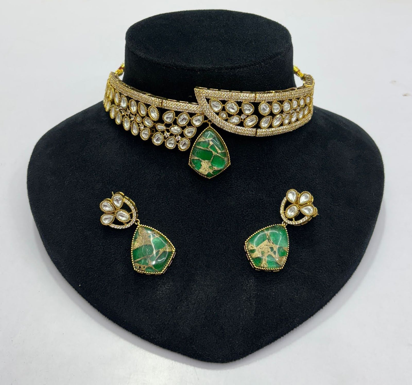 Emrald Leafy Kundan Choker Set