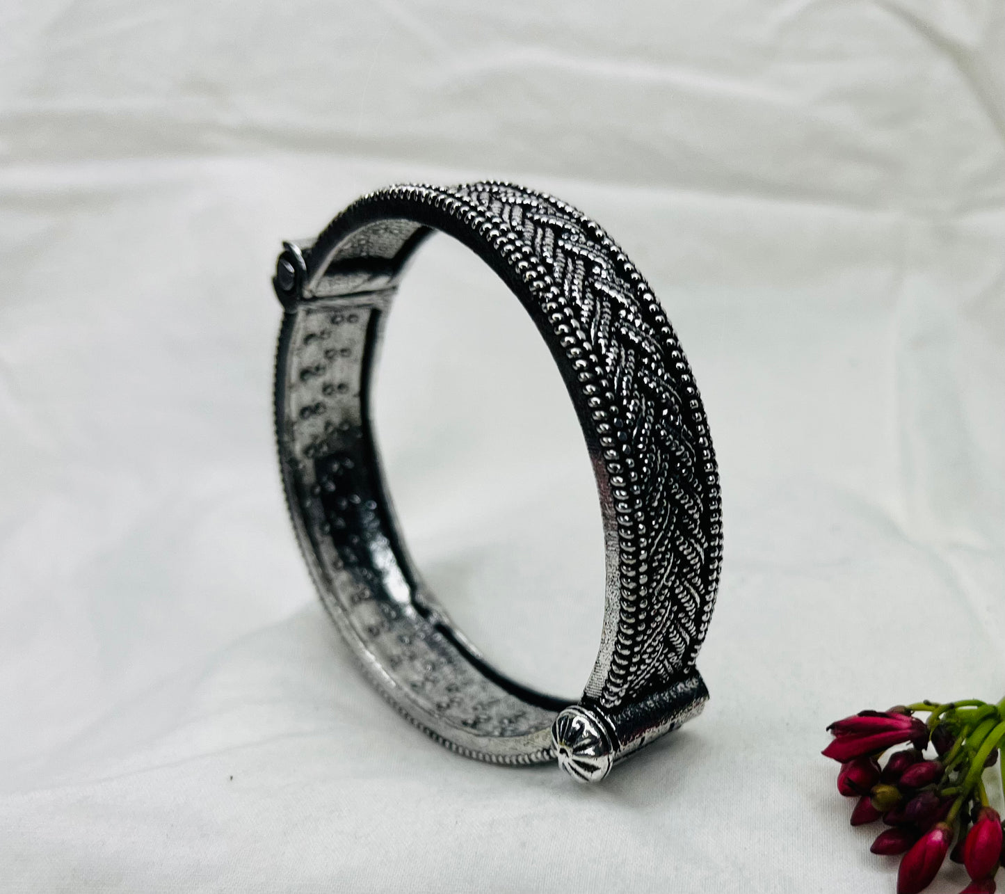 Entangled Kada