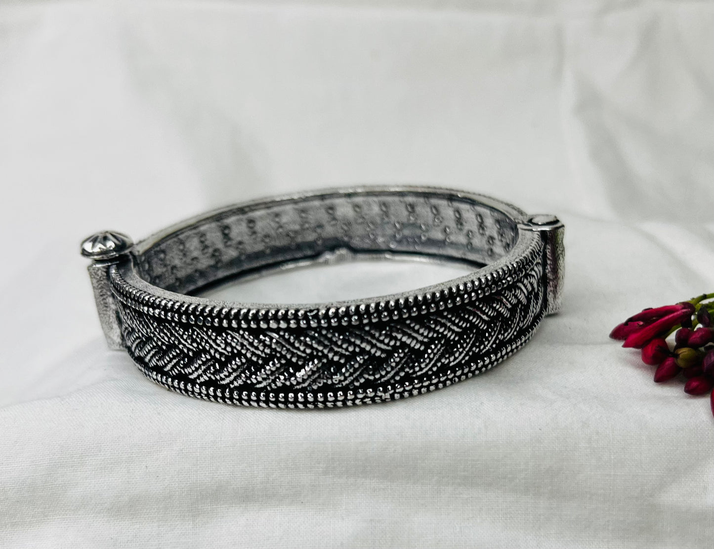 Entangled Kada