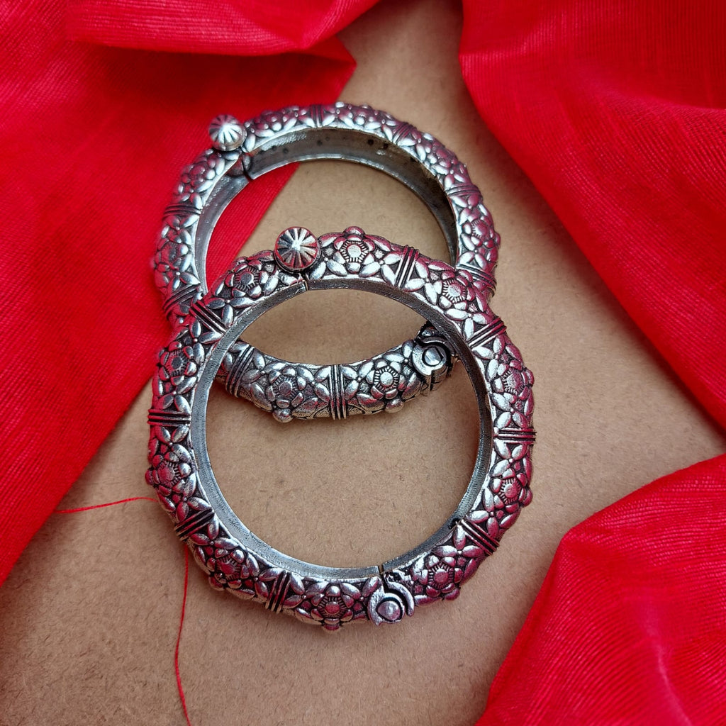 Floral Oxidized Kada