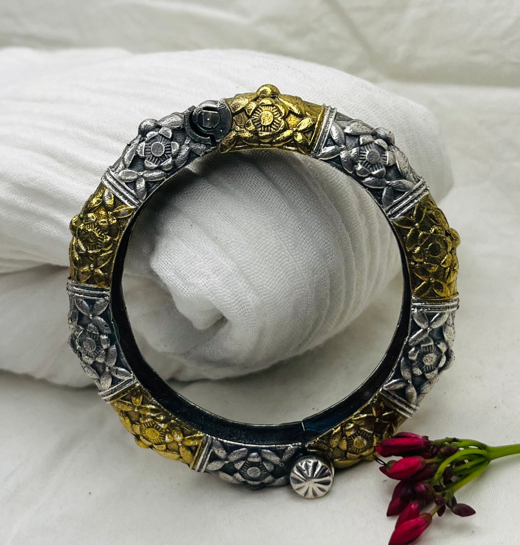 Floral Oxidized Kada