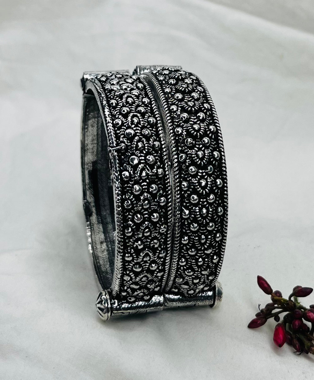 Dotted Oxidized Kada