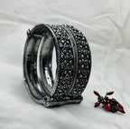 Dotted Oxidized Kada