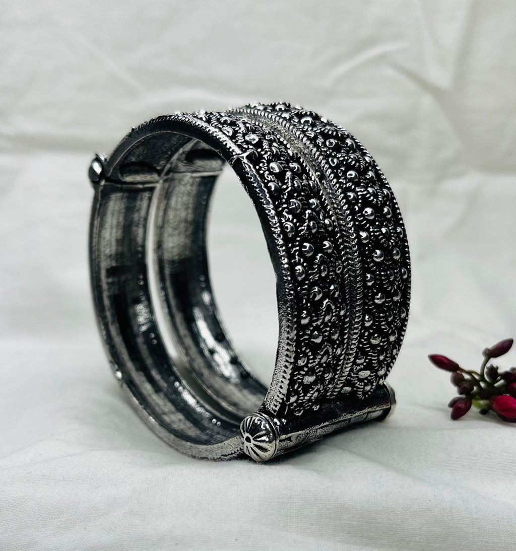 Dotted Oxidized Kada