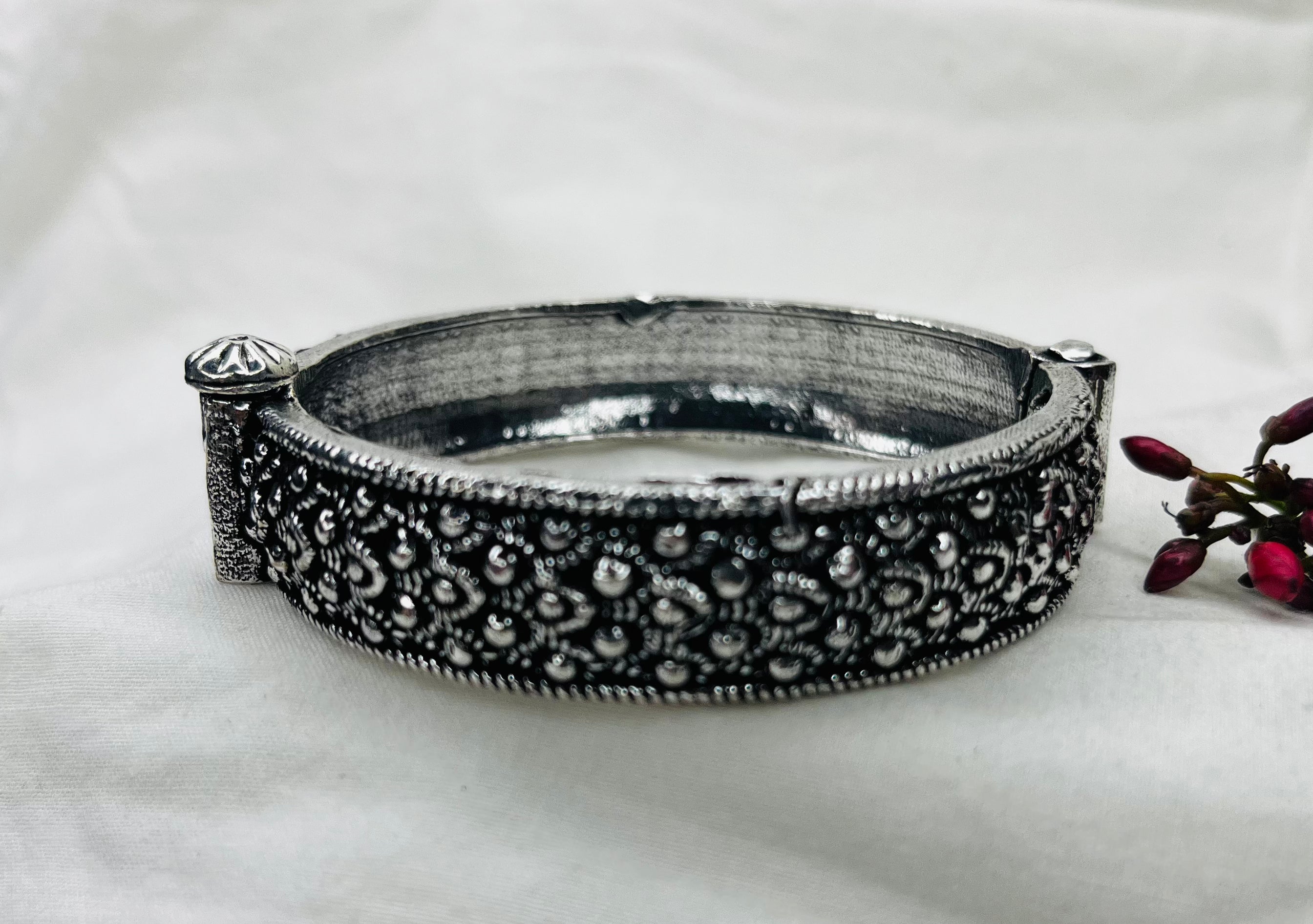 Dotted Oxidized Kada