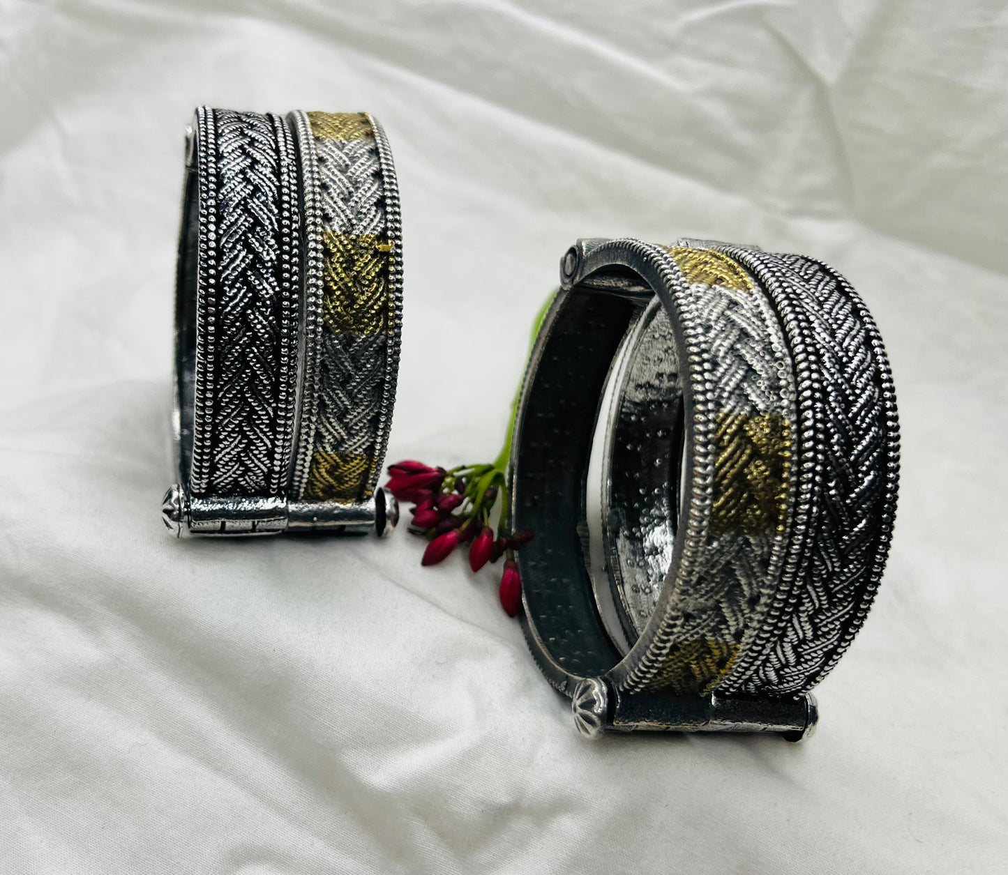 Entangled Kada